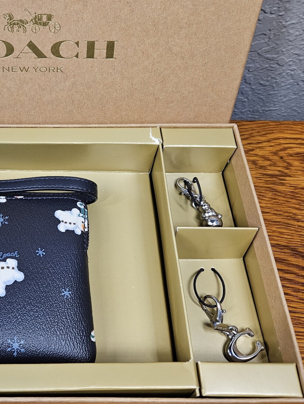 Coach Boxed Corner Zip Wristlet With Snowman Print - Picture 2 of 7